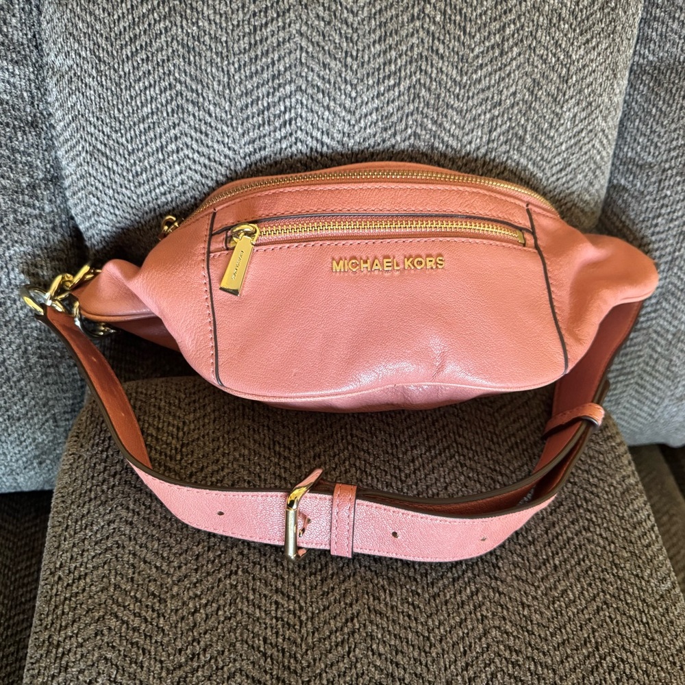 Michael Kors Brown Leather Crossbody Bag with Gold Details - Picture 2 of 5
